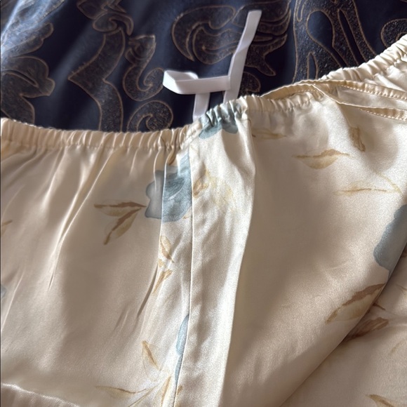 Jones New York Cream and Blue Floral Pajama Set - Picture 4 of 5